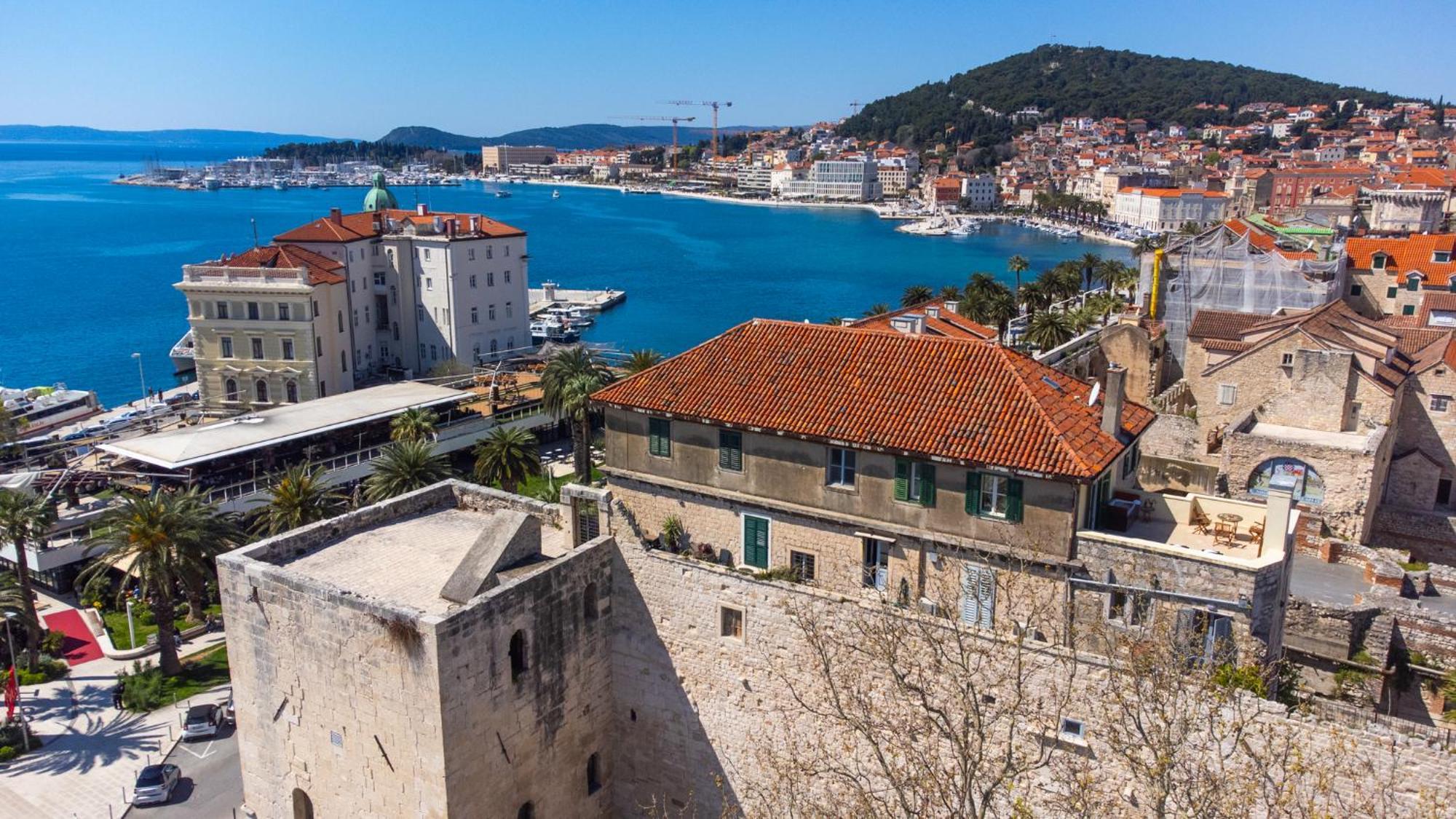 Diocletian Tower - Bella Vista & Palazzo Apartment *